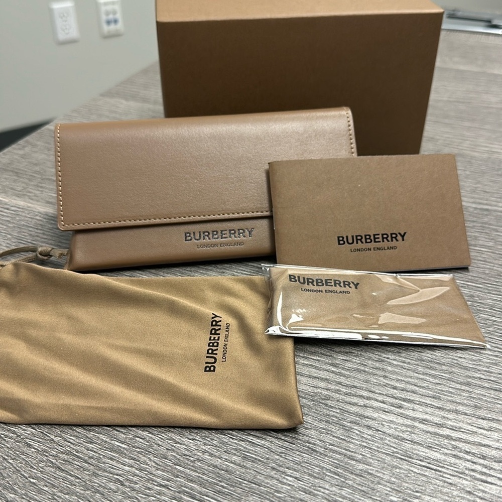 Burberry Sunglasses Case Set